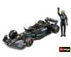 Bburago 1:24 RACE Formula F1 - Mercedes-AMG F1 W14 E (2023) #44 Lewis Hamilton with driver and decor