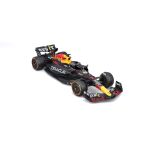 Bburago 1:24 RACE Formula F1 MODEL-KIT- Red Bull RB19(2023) #1 Max Verstappen with stand