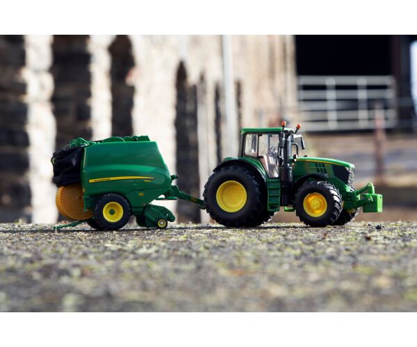 Britains Model traktor JOHN DEERE 6195M 1:32 19 cm