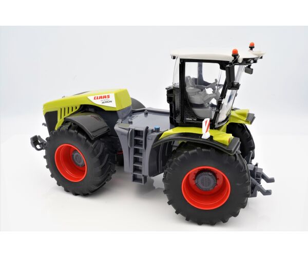 Britains Model traktor CLAAS XERION 5000 1:32 22 cm