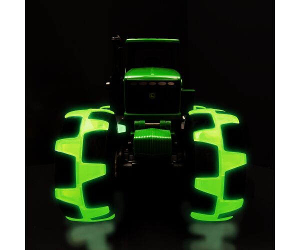 JD Kids Monster Treads John Deere traktor svítící kola 23 cm