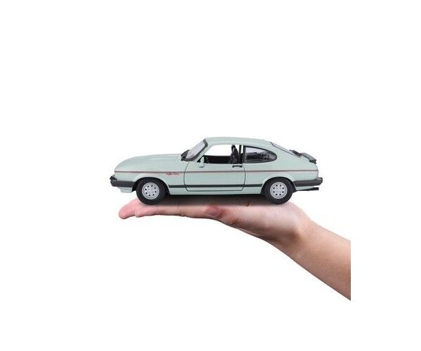 Bburago 1:24 Plus Ford Capri 1982 Light Green